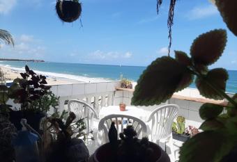 Apartamento Boa Vida! Praia allows 18 year olds to book a room