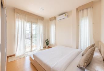 Hoteru House Ranong 1 -                                                       has Balcony rooms