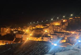 Casa Vacanza Leo has Balcony rooms