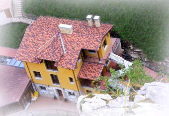 Apartamentos Aguasaliu has Balcony rooms