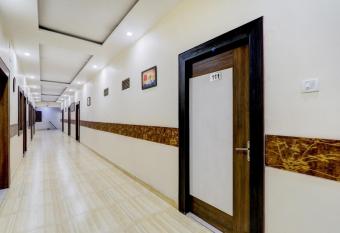 Collection O Hotel H P allows 18 year olds to book a room