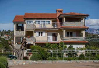 Apartmani Ana & Milo has Balcony rooms