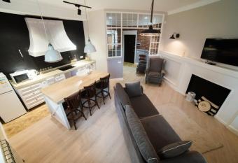 Manica Vavilon allows 18 year olds to book a room