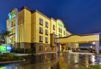 Holiday Inn Express San Francisco-Airport North By IHG allows 18 year olds to book a room