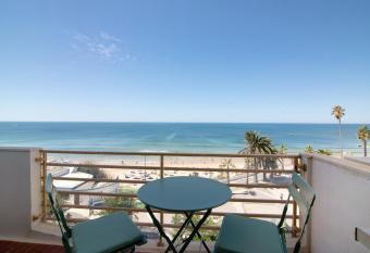 Ocean View Apartment has Balcony rooms