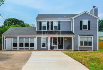 Quiet Homestay in Georgia has Balcony rooms