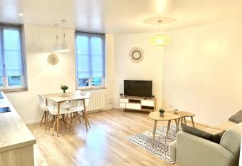 Le Ptit Bouchon - Lumineux et Calme proche commerces allows 18 year olds to book a room