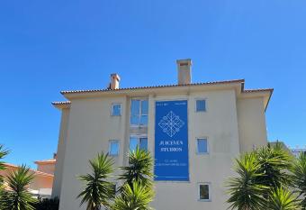 Juiceven Studios has Balcony rooms