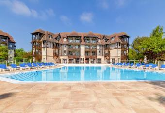 LE LOFT DU GOLF DE DEAUVILLE allows 18 year olds to book a room