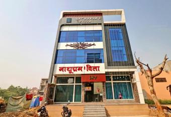 OYO Flagship 83947 Hotel Nathuram Villa allows 18 year olds to book a room