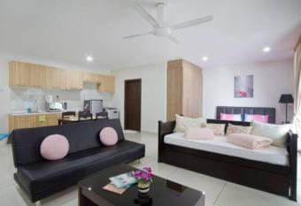 #25#KSL City Hotel Style Studio has rooms with a private hot tub