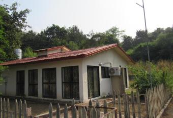 Retreat Holiday Homes, Hideaway, at Sparsh Resorts, Karjat allows 18 year olds to book a room