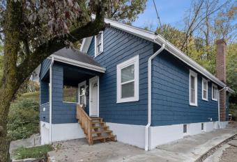 Amazing Centrally Located APT Combo Near UC, Hospital and Zoo! apts has Balcony rooms