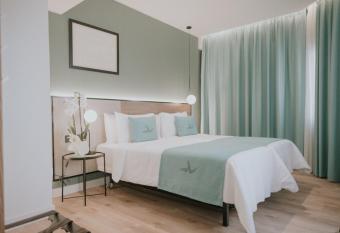 Hotel Catalina Plaza Sostenible allows 18 year olds to book a room