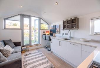 Papillon Southwold Air Manage Suffolk allows 18 year olds to book a room