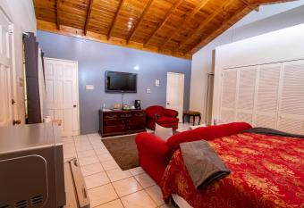 876 JA Oasis & Homestay - by Kingston Airport has Balcony rooms