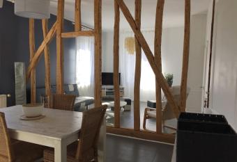 Le Rameau has Balcony rooms