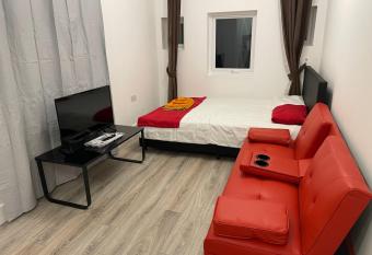 Stunning Twickenham Rugby Studio Flat has Balcony rooms