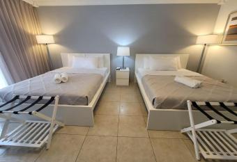 Areia Azul Aparts Miami has Balcony rooms