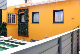 Alian  a caf   & hostel has Balcony rooms