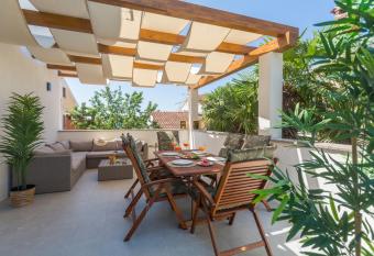 Apartments Residence Radovan has Balcony rooms