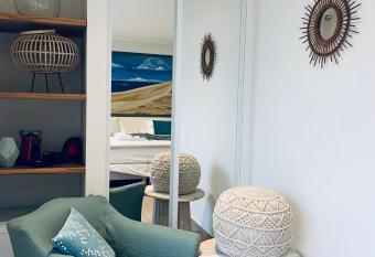 VILLA MADY allows 18 year olds to book a room