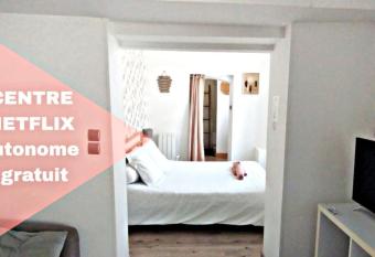 Le Boh  me chic allows 18 year olds to book a room