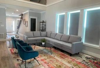 Luxury House Cottage - Foley has Balcony rooms