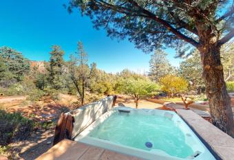 Solider's Pass Place has Balcony rooms