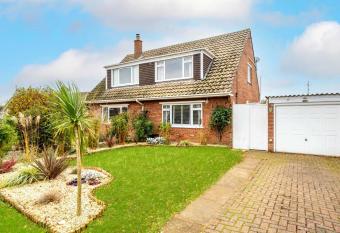 54 Linden Road has Balcony rooms