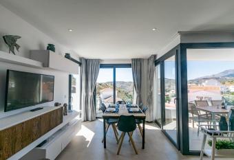 Luxury apartment has Balcony rooms