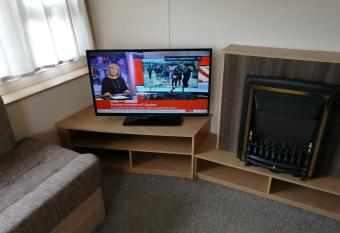 707 Seawick allows 18 year olds to book a room