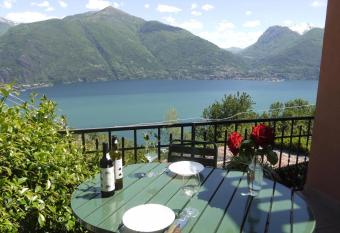 Antica Osteria La Pezza allows 18 year olds to book a room