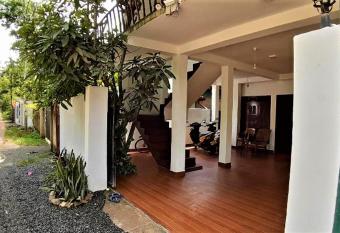 Summer House - Beach vibes has Balcony rooms