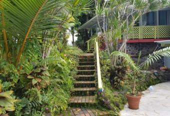 VALUSHAs BEST 4 bedroom 3 bathroom allows 18 year olds to book a room