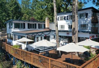 Raven Point Inn allows 18 year olds to book a room