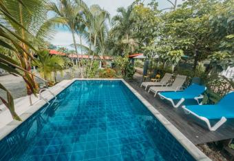 Rooms & Pool Macaws allows 18 year olds to book a room