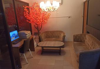 OYO 90809 Oriental Hotel allows 18 year olds to book a room