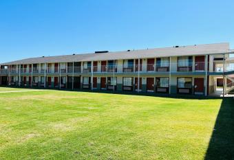 Cambridge Inn has Smoking rooms