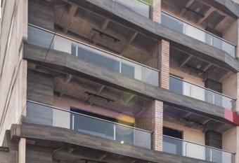 Magenta Loft has Balcony rooms