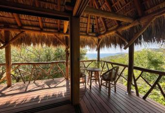 Wayra Ecolodge - Seaview paradise with all services has Balcony rooms
