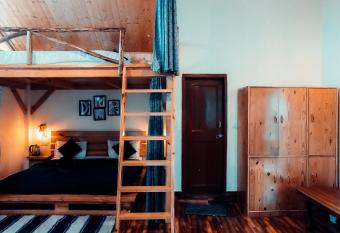 Roamate Hostel, Old Manali has Balcony rooms