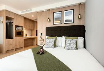 Wilde Aparthotels Manchester St. Peters Square allows 18 year olds to book a room