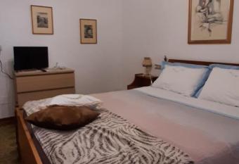 da giusi allows 18 year olds to book a room