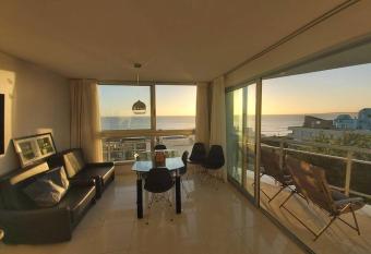 Apartamento vista a la playa -   guila Dorada has rooms with a private hot tub