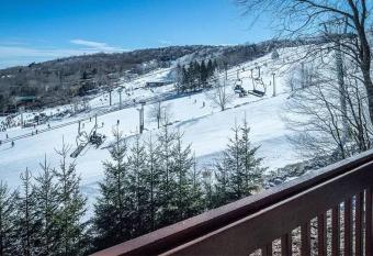 SKI IN/OUT Beech Mtn Views 5 BR House w/ Hot Tub has Balcony rooms