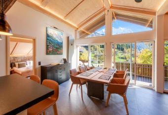 Chalet Margaux Penthouse has Balcony rooms