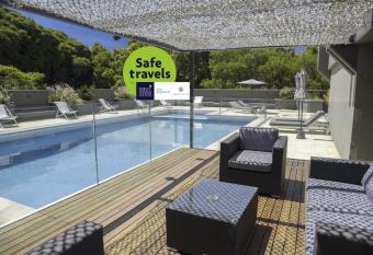 Hotel Raices Aconcagua allows 18 year olds to book a room