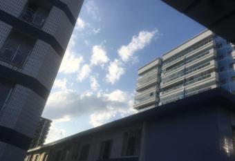 P   na areia canto do forte II allows 18 year olds to book a room