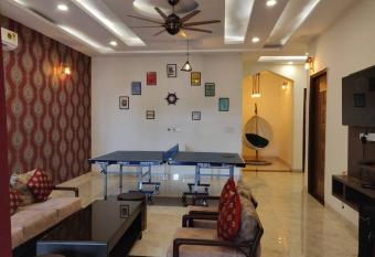 3Bhk zpLUXURIOUS INDEPENDENT has Balcony rooms